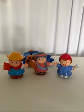 Vintage Little people 2001-2002 and accessories 1999 in good condition